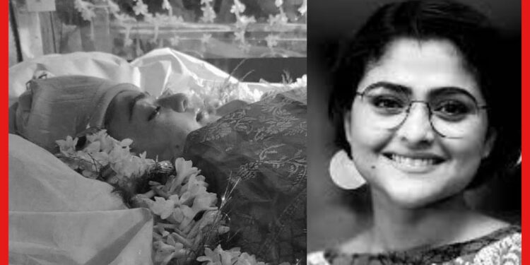 Aindrila Sharma Deth: জীবনযুদ্ধে ইতি ঐন্দ্রিলার, চোখের জলে মেয়েকে বিদায় জানাল পরিবার