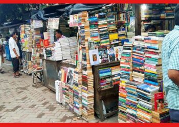 College Street: বই প্রেমীদের কাছে স্বর্গ, বিশ্বের দ্বিতীয় বৃহত্তম সেকেন্ড হ্যান্ড বইয়ের বাজার কোথায় জানেন ?