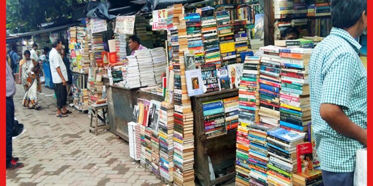 College Street: বই প্রেমীদের কাছে স্বর্গ, বিশ্বের দ্বিতীয় বৃহত্তম সেকেন্ড হ্যান্ড বইয়ের বাজার কোথায় জানেন ?
