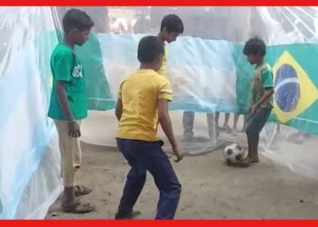Football match under mosquito net: মশারির নিচেই আয়োজন ফুটবল ম্যাচের, নজরকাড়া উদ্যোগ কলকাতায়