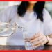 Tips for Staying Hydrated: শীত আসতেই কমেছে জল খাওয়া ? ঘাটতি পূরণ করবে এই খাবারগুলি