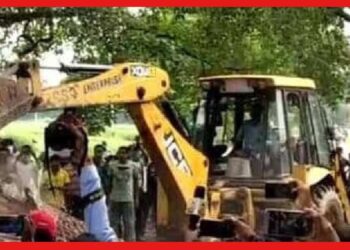 School Demolished: বর্ধমানে ভেঙে গুঁড়িয়ে দেওয়া হল স্কুল! কাঠগড়ায় স্থানীয় ক্লাব