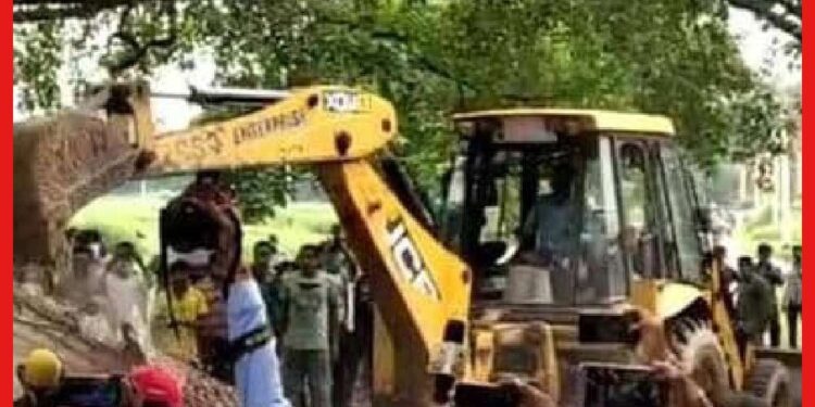School Demolished: বর্ধমানে ভেঙে গুঁড়িয়ে দেওয়া হল স্কুল! কাঠগড়ায় স্থানীয় ক্লাব