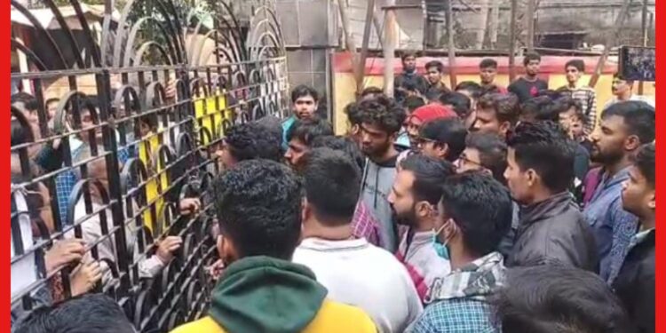 Student Death: ডাক্তারি পড়ুয়ার অস্বাভাবিক মৃত্যু হস্টেলে, ছাত্র বিক্ষোভে উত্তাল পরিস্থিতি