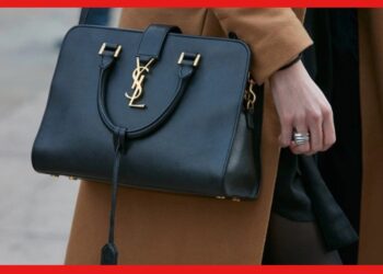 Women bag: রুক্ষ শীতে বাইরে বেরোচ্ছেন, লেডিস ব্যাগে এই জিনিসগুলো রেখেছেন তো?