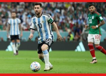 FIFA World Cup 2022 : মেক্সিকোর বিরুদ্ধে আলোয় রাঙানো মঞ্চে মারাদোনাকে স্পর্শ করলেন লিওনেল মেসি