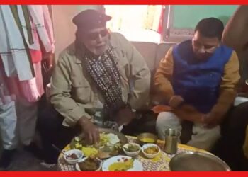 Mithun Chakraborty: পুরুলিয়ায় মিঠুন, সভা শেষে মধ্যাহ্নভোজন সারলেন দলীয় কর্মীর বাড়িতেই
