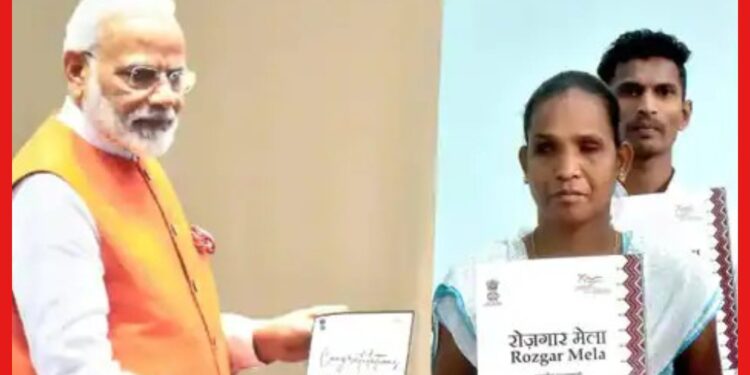 Narendra Modi: ৭১ হাজার জনকে নিয়োগপত্র! ভোটের আগে উপহার মোদীর