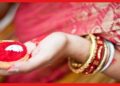 Sindoor Vastu Tips: ভেজা চুলে সিঁদুর পরবেন না, স্বামীর মঙ্গল কামনায় মানুন বাস্তু টিপস