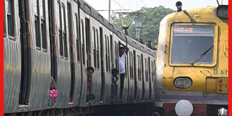 Sealdah Train Accident: শিয়ালদায় ধাক্কা দুটি লোকাল ট্রেনের, বড়সড় দুর্ঘটনার হাত থেকে মিলল রেহাই