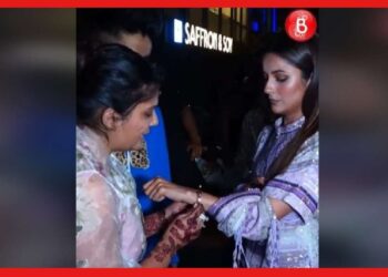Shehnaaz Gill: ভক্তের কাছ থেকে সোনার ব্রেসলেট পরলেন শেহনাজ! ভাইরাল ভিডিও ঘিরে হইচই নেটপাড়ায়