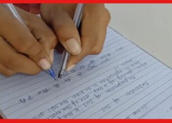 Students write with two hands: সমান গতিতে লিখছে দুই হাত! ঠোঁটস্থ ৫ ভাষা, এই শিক্ষার্থীদের দক্ষতা প্রশংসনীয়