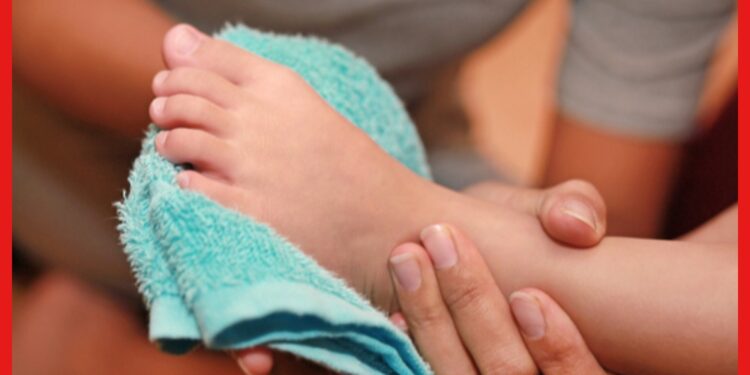 Winter Foot Care: শীতকালে করুন পায়ের বাড়তি কেয়ার, মেনে চলুন কিছু ঘরোয়া টিপস