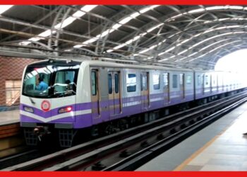 Kolkata Metro : হঠাৎই থমকে গেল মেট্রো পরিষেবা, প্রায় ৪৫ মিনিটের চেষ্টায় স্বাভাবিক হল পরিস্থিতি