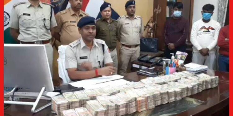 Money Recovery: ফের উদ্ধার বিপুল অর্থরাশি, গাড়ির টায়ারের মধ্যে হদিশ বান্ডিল বান্ডিল টাকার