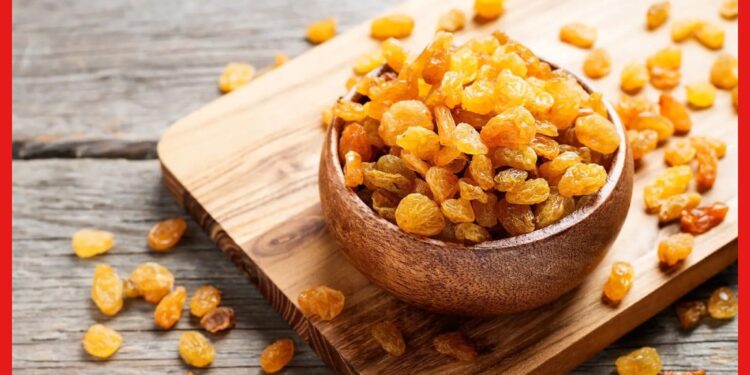 Raisin Side effects: শরীর গরম রাখতে খাচ্ছেন কিশমিশ ? একটু বেশি হলেই কিন্তু হিতে বিপরীত