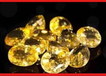 Sapphire Stone: বৃহস্পতির দোষ কাটাতে ধারণ করুন পোখরাজ, একটি রত্নে হাজারো ম্যাজিক