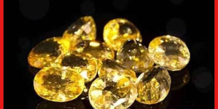 Sapphire Stone: বৃহস্পতির দোষ কাটাতে ধারণ করুন পোখরাজ, একটি রত্নে হাজারো ম্যাজিক