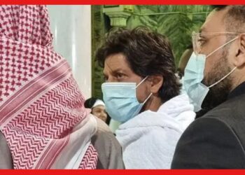 Shah Rukh Khan: পরনে কেবল সাদা থান! এ কোন রূপে ধরা দিয়েছেন শাহরুখ!