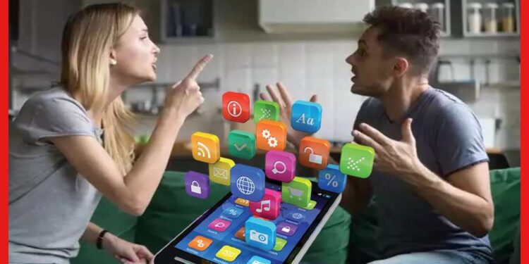 Smartphone Use: স্মার্টফোনের কারণে তিক্ত হচ্ছে স্বামী-স্ত্রীর সম্পর্ক, প্রকাশ্যে চাঞ্চল্যকর রিপোর্ট