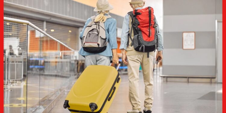 Travel Tips For Elder People: জীবনের দ্বিতীয় অধ্যায়ও উপভোগ্য, নিজেদের মতো করে ঘুরতে দিন অভিভাবকদের