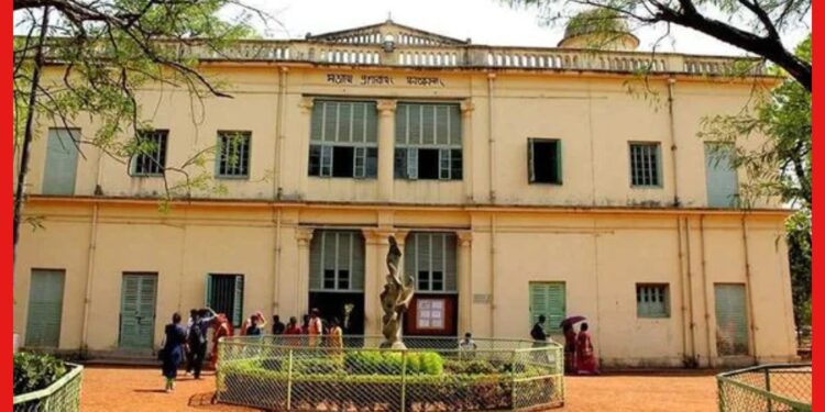 Visva Bharati University: উপাচার্যের পদত্যাগের দাবিতে মশাল মিছিল, ফের উত্তাল বিশ্বভারতী