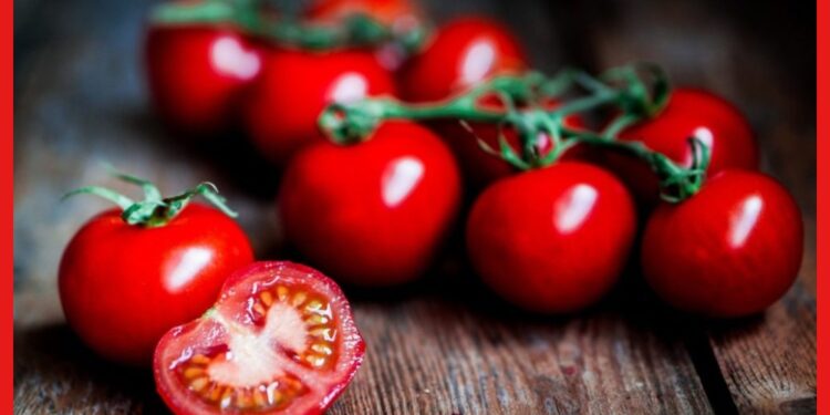 Tomato side effects: এই মানুষগুলি ভুলেও খাবেন না টমেটো, জানুন কারণ