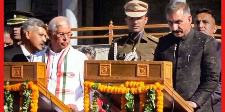 Himachal Pradesh: মঞ্চে উপস্থিত গান্ধী, হিমাচলে শপথ গ্রহণ অনুষ্ঠানে কংগ্রেসের একতার বার্তা