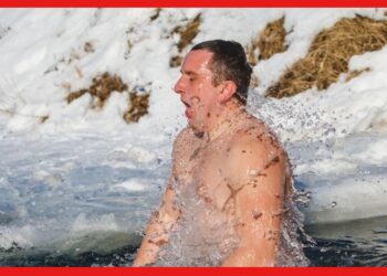 Winter bathe: শীতে নিয়মিত স্নান তো করছেন, ঠান্ডা না গরম জল কোনটা উপকারী জানেন তো!