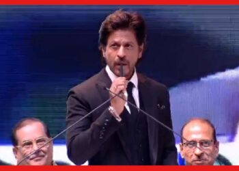Shahrukh Khan at KIFF: ‘অনেকদিন দেখা হয়নি তো! সবাই নিশ্চয়ই ভাল আছেন’, ফিল্ম ফেস্টিভ্যালে বাংলা কথায় মঞ্চ মাতালেন শাহরুখ