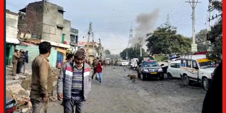 Twin Blast In Jammu: জোড়া বিস্ফোরণে কেঁপে উঠল জম্মু! আহত কমপক্ষে ছয়জন