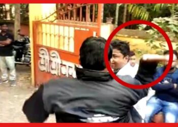 Didir Doot: দিদির দূত কর্মসূচিতে আক্রান্ত অভিযোগকারী, সপাটে চড় মন্ত্রীর সামনে