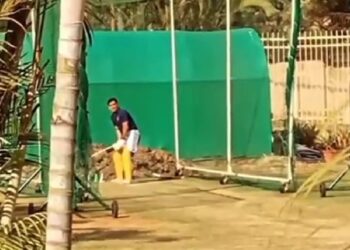 IPL 2023: আসন্ন আইপিএলের জন্য নিজেকে প্রস্তুত করতে ব্যাট হাতে নেটে ঘাম ঝরালেন মহেন্দ্র সিং ধোনি