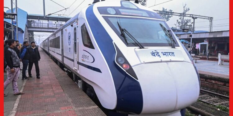 Vande Bharat Express: চলন্ত বন্দে ভারতে দৌড়ে উঠতে গেলেন যাত্রী! ফিরলেন মৃত্যুর মুখ থেকে