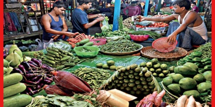 Market Price: আবহাওয়া বদলে মাথায় হাত চাষিদের, দাম বাড়বে সবজির! রইল দরদাম
