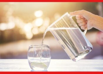 Drink Water: জল হতে পারে আপনার শত্রু ! এই রোগগুলি থাকলে মেপে জল পান করুন