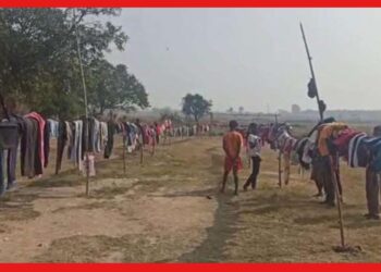 Birbhum: মাত্র ২ টাকার বাজার, পাওয়া যাবে জামা কাপড়! কেনাকাটা করে খুশি গ্রামবাসীরা