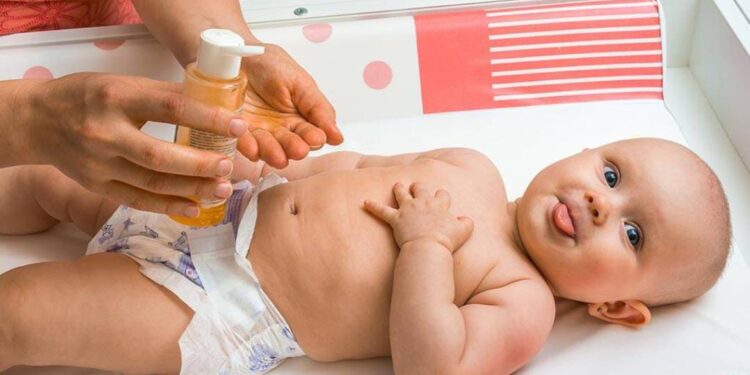 Best Massage Oil For Baby: শিশু শরীরের হাজারো সমস্যা হবে দূর, এক ফোঁটা তেলেই রয়েছে ম্যাজিক