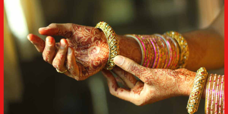 Bangles Of Women: মহিলাদের হাতের চুড়িতে বিরাজ করে বহু ধর্মীয় বিশ্বাস, জানুন আপনিও