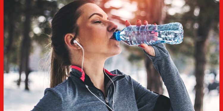 Importance of hydration in winter: শীতেও মেপে জল খাচ্ছেন তো? না হলে অজান্তেই ডেকে আনবেন বিপদ