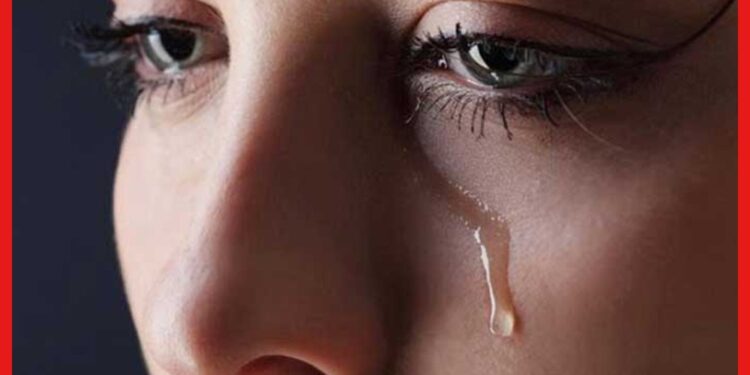 Eye Watering Problem: চোখ বেয়ে গড়িয়ে পড়ছে জল ? এড়িয়ে গেলেই বিপদ, জানুন সমাধান
