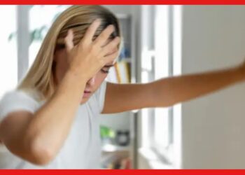 Dizziness: কাজের মাঝে হঠাৎ মাথা ঘোরে? কীসের লক্ষণ? জানলে চমকে যাবেন
