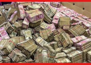 Money Recover: তিলোত্তমার পথে উড়ছে টাকা! এবার রাশি রাশি নোটের বান্ডিল উদ্ধার বড়বাজারে