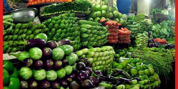 Sunday Market Price: রবিবারের বাজারে উর্ধ্বমুখী সবজির দাম, মাছ মাংস নিতে গেলেই হাতে ছেঁকা