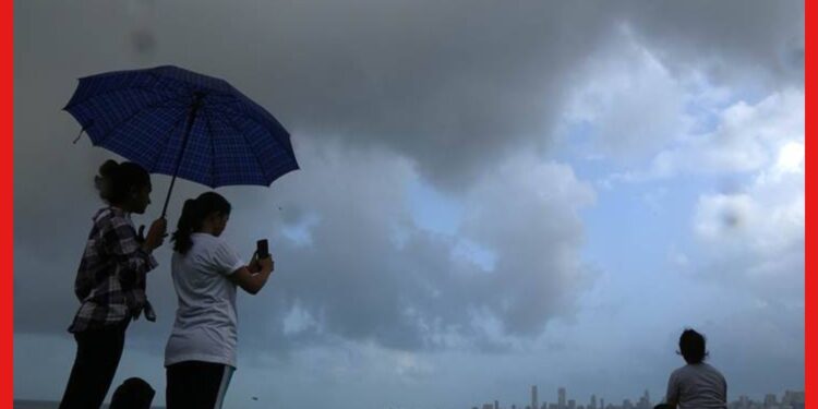 Weather Update: বেলা বাড়লেই চড়ছে পারদ, বসন্তে কি এবার বৃষ্টি! কী জানাচ্ছে হাওয়া অফিস ?