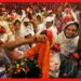 Widow playing Holi: সাদা শাড়িতে লাল বসন্ত, বৃন্দাবনে বিধবাদের হোলি কেমন হয়?