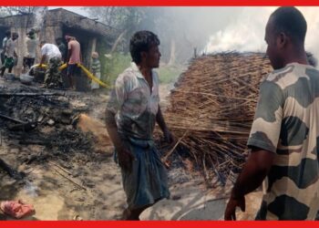 BSF: সীমান্তবাসীর বাড়িতে আকস্মিক আগুন, পরিস্থিতি নিয়ন্ত্রণে আনল বিএসএফ! কৃতজ্ঞ এলাকাবাসী