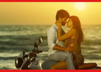 Shahid Kapoor-Kriti Sanon: সমুদ্রের ধারে ঘনিষ্ঠ মুহূর্তে ক্যামেরাবন্দি শাহিদ-কৃতি! ঝলকেই কুপোকাত নেটিজেনরা