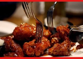Chiken: সাবধান হন! প্রতিদিন চিকেন খাচ্ছেন? জানেন রক্তে ময়লা জমে অজান্তে কোন কোন রোগ পাকছে