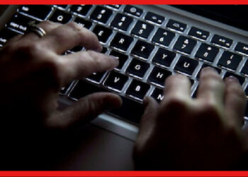 Computer Keyboard: মোবাইল, কম্পিউটারের কি বোর্ডে অক্ষরগুলি এলোমেলো থাকে কেন? আসল রহস্যটা কি! জেনে নিন আজই